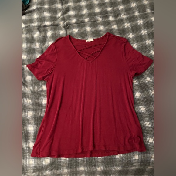 New Ardene’s basic t-shirt - Picture 1 of 2